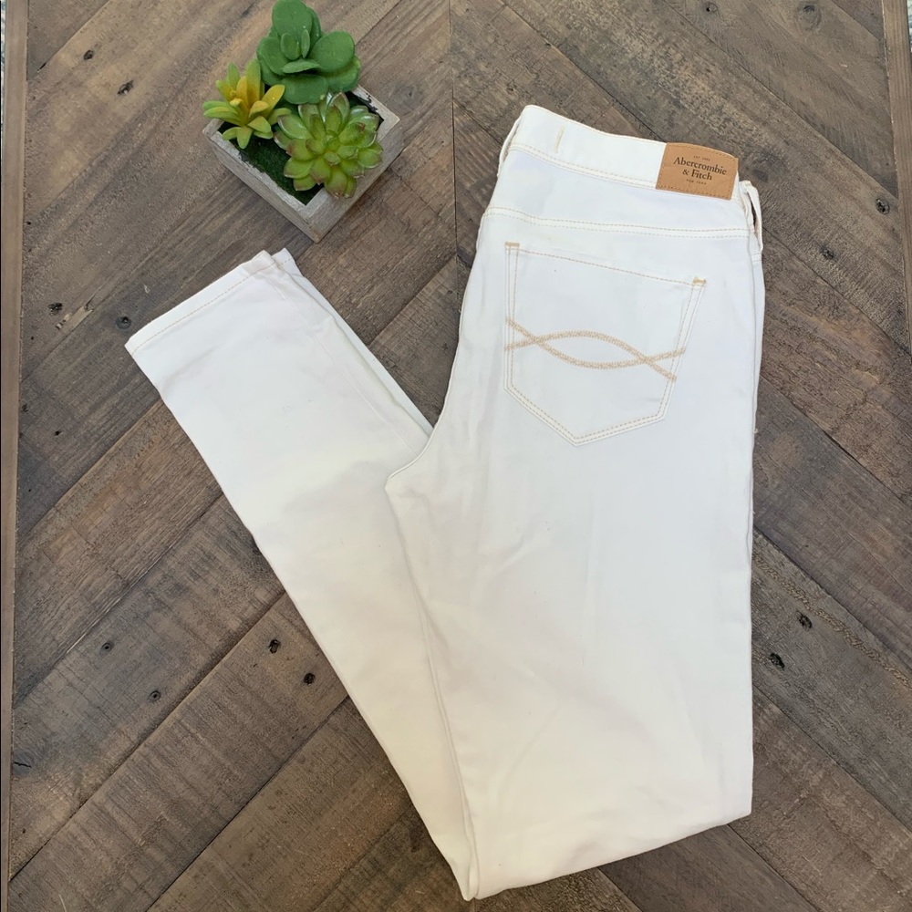 A&F | Skinny Jeans in Off White
